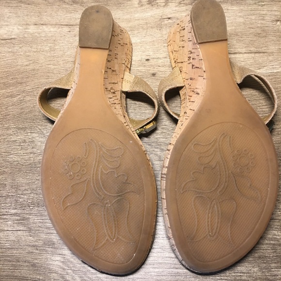 ☀️White Mountain Jeweled Leather Wedge Sandals 10 - Picture 8 of 8